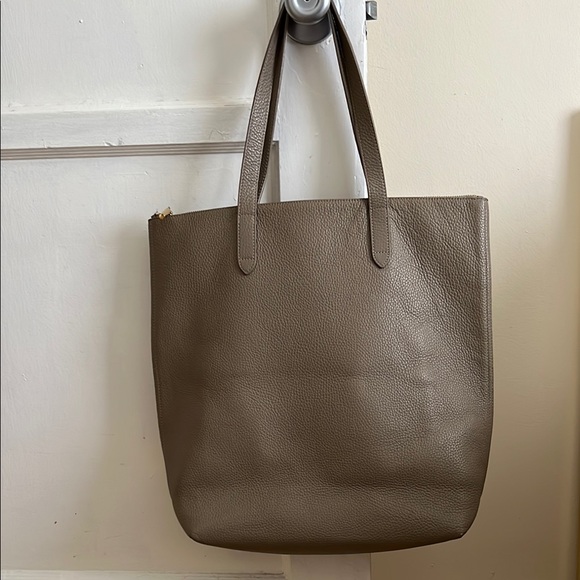 CUYANA Elegant Taupe LEATHER Tote Bag - Picture 4 of 16